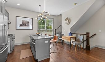 998 Ewing Aly 998, Columbus, OH 43201