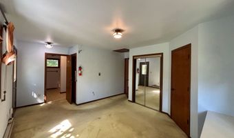 8384 N Broadway, Apple River, IL 61001