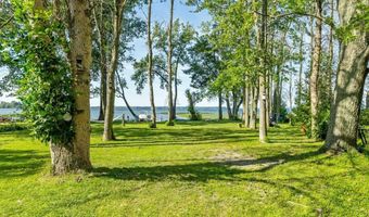 81 Mud Pt S, Alburgh, VT 05440