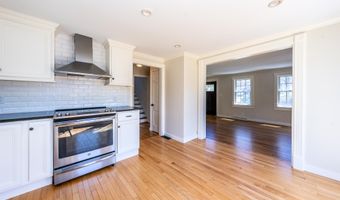 45 Old Phinney's Ln, Barnstable, MA 02630