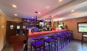 72 E Main Rd, Middletown, RI 02842