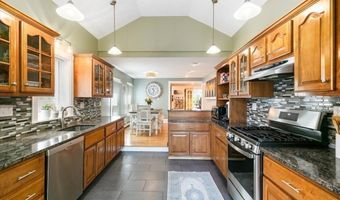 87 Friend St A, Amesbury, MA 01913