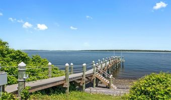 1058 E Shore Rd, Jamestown, RI 02835