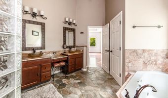 4 Hart Pond Dr, North Smithfield, RI 02896