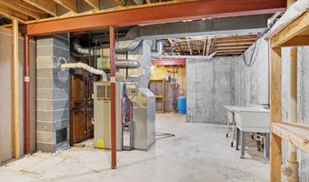 540 Roundtree Dr NE, Ada, MI 49301