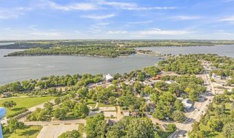 41 Dewey St, Arnolds Park, IA 51331