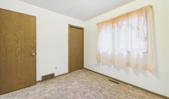 1212 E Fleetwood Cir, Brandon, SD 57005