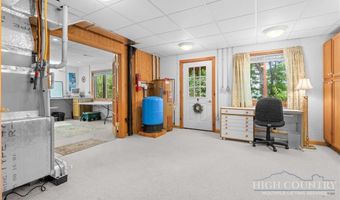 221 White Oak Trl, Banner Elk, NC 28604