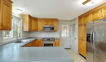 86 Rogers Ave, Barrington, RI 02806