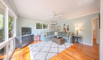 2104 S Circle Dr, Ann Arbor, MI 48103