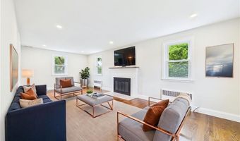 28 Eden Crest Dr, Cranston, RI 02920