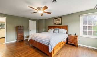 27 S Pond Cir, Cheshire, CT 06410