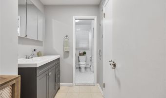 19 Apple Blossom Ct, Airmont, NY 10952