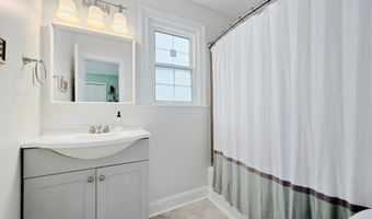 1130 17TH St S, Arlington, VA 22202