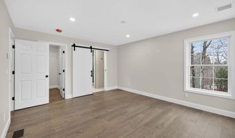 335 Raymond Rd, Chester, NH 03036