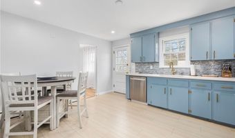 384 Valley Rd, Middletown, RI 02842