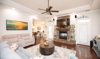 110 Lake Ridge Dr, Baxley, GA 31513