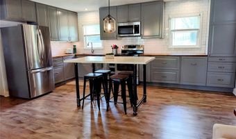 263 E Skyline Dr, Ballwin, MO 63011