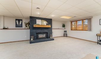 609 S Splitrock Blvd, Brandon, SD 57005