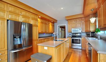 34 Chippenwood Ln, Bristol, CT 06010