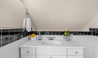 47 R Jamaica 3, Boston, MA 02130