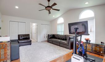 7108 LANIER St, Annandale, VA 22003