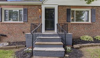 9860 Berwick Dr, Affton, MO 63123