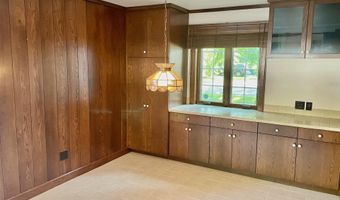 810 3rd St NW, Austin, MN 55912