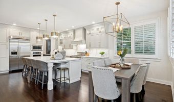 907 S Vail Ave, Arlington Heights, IL 60005
