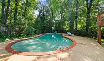 8502 WOODBINE Ln, Annandale, VA 22003