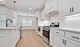1 Claypole Ln, Bella Vista, AR 72715