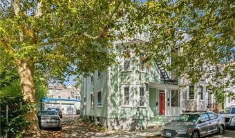 28 Young St, Newport, RI 02840