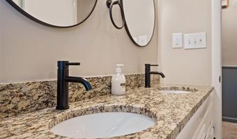 1050 Grandview Dr, Bartlesville, OK 74006