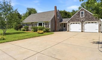 6 Lakewood Dr, Narragansett, RI 02882