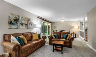 88 Breezewood Cmn, Amherst, NY 14051