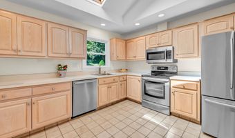14 3 Partners Rd, Danbury, CT 06811