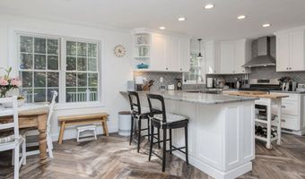 10 Greenbriar Ln, Amherst, NH 03031