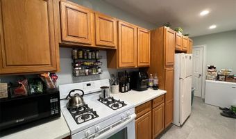 86-36 76th St, Woodhaven, NY 11421
