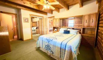 300 Round Up Ln, Bakersfield, MO 65609