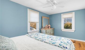 120 Chestnut Ave, Narragansett, RI 02882