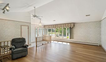 4 E Curran Dr, Absecon, NJ 08201