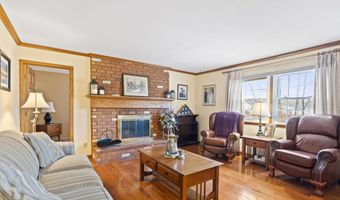 11 Westchester Dr, Albany, NY 12205