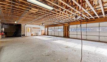 9 Snug Harbor Rd, Belgrade, ME 04917