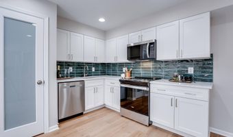 8702 PAPPAS Way, Annandale, VA 22003