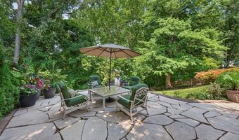 1751 Warmington Ct, Ballwin, MO 63021