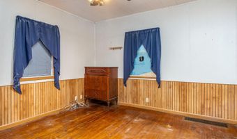 607 6th St, Ames, IA 50010