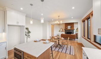 1991 SE 2ND St, Astoria, OR 97103
