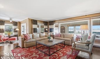 206 Edgewater Dr, Algonac, MI 48001