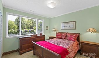 700 Crowfields Ln, Asheville, NC 28803