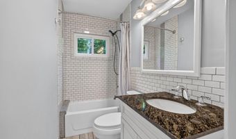 6430 KENHOWE Dr, Bethesda, MD 20817